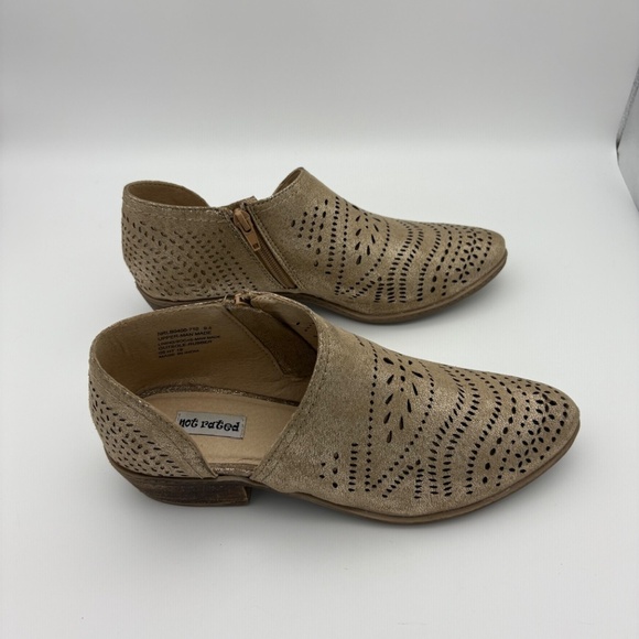 Not Rated Anouk Gold Metallic Shimmer Side Zip Laser Booties; Like New; Size 9.5 - Picture 10 of 15